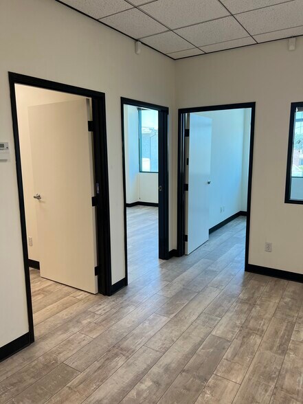 More Photos Of 14925-14945 Ventura Blvd, Sherman Oaks Office For Lease