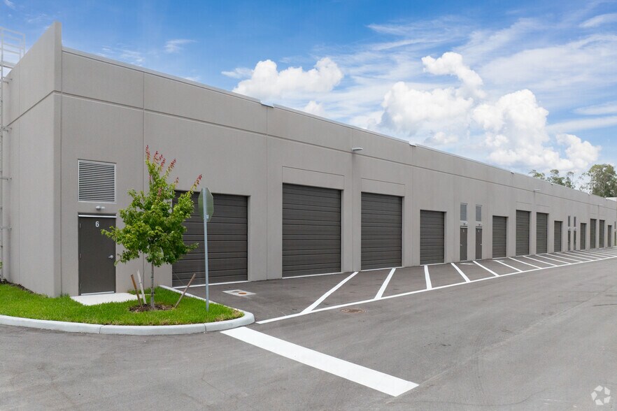 More Photos Of 7530 Penzance Blvd, Fort Myers Unknown For Lease