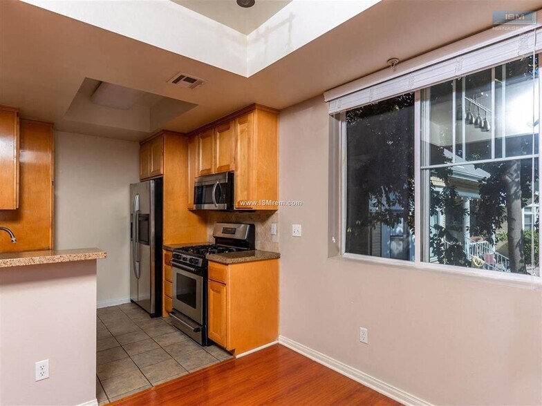More Photos Of 1239 W 30th St, Los Angeles Apartments For Sale