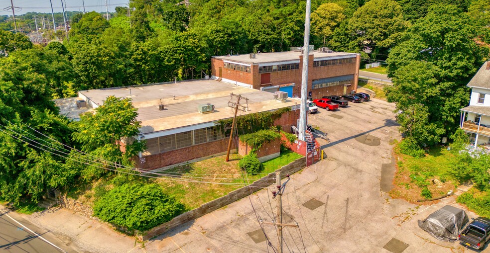 Primary Photo Of 1 Shore Rd, Glenwood Landing Warehouse For Lease