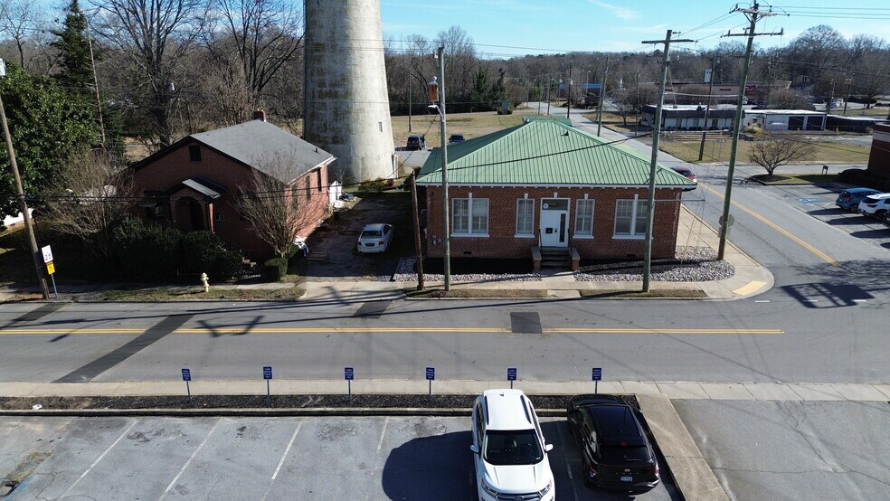 More Photos Of 201 Oneal St, Belton Office For Sale