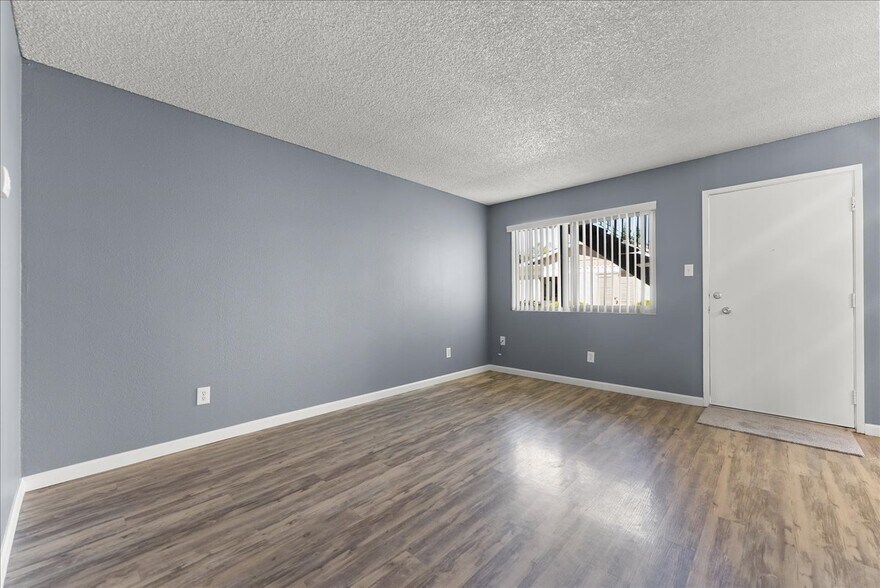 More Photos Of 915 Johnfer Way, Sacramento Apartments For Sale