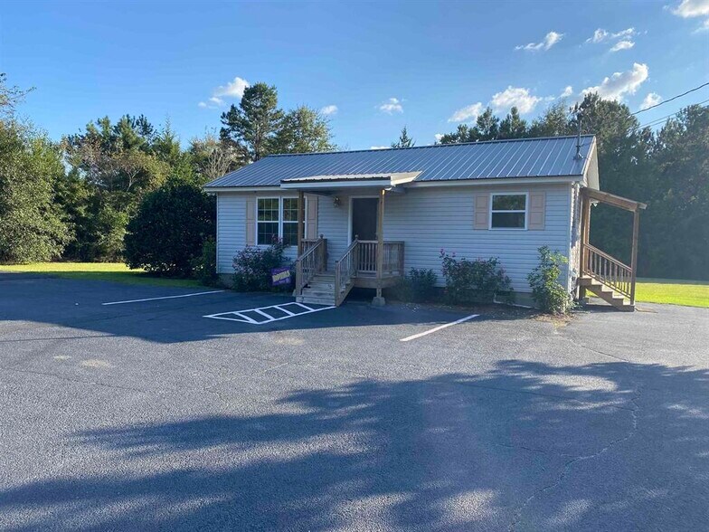More Photos Of 131 Lakeview Church Rd, Cochran Freestanding For Lease