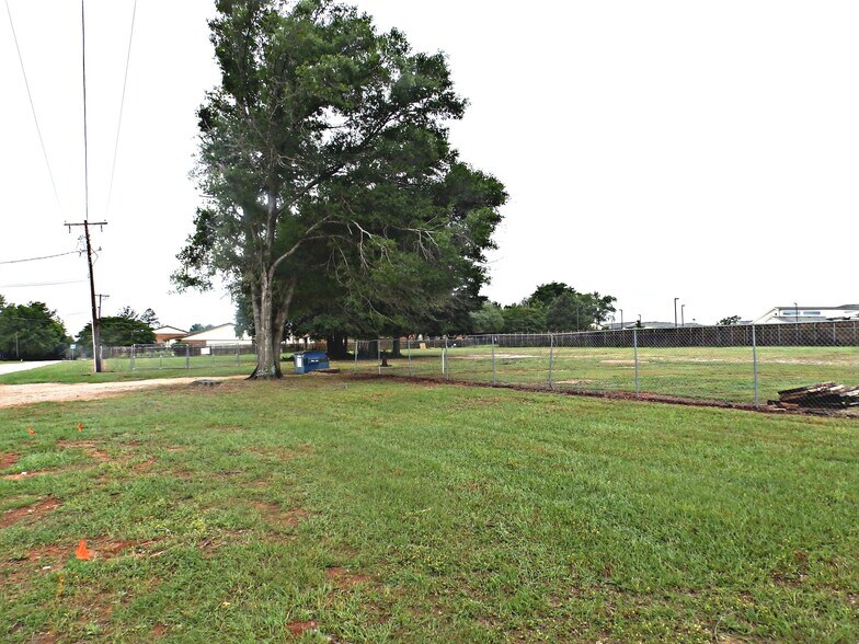 More Photos Of 6003 N Loop 256, Palestine Land For Sale