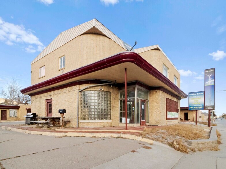 More Photos Of 905 W Spruce St, Rawlins Hotel For Sale