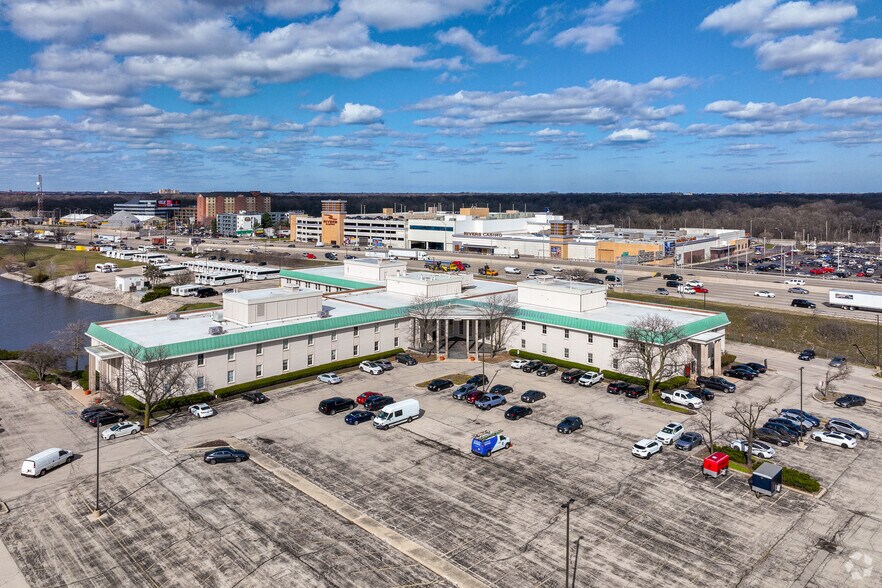 More Photos Of 2400 E Devon Ave, Des Plaines Loft Creative Space For Lease