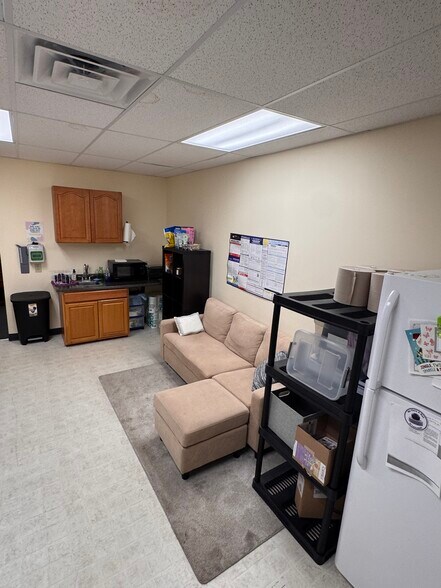 More Photos Of 1691-1699 N Bethlehem Pike, Hatfield Storefront For Lease