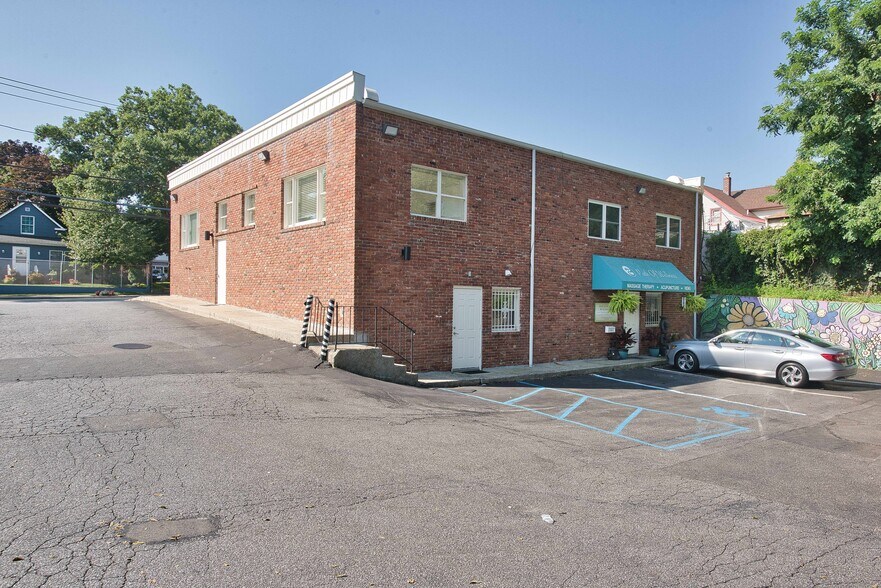 More Photos Of 121 Pulaski Rd, Kings Park Office For Sale