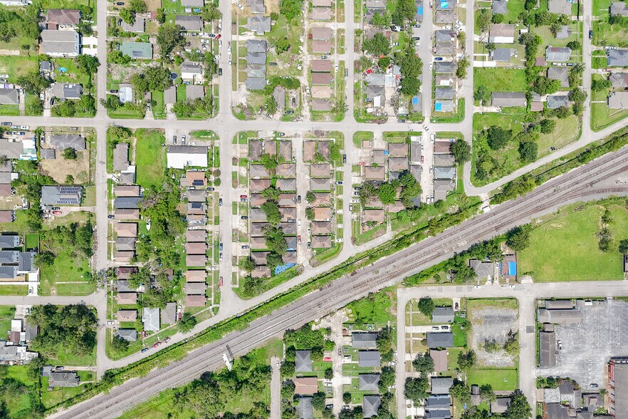 More Photos Of 2101 Hutton St, Houston Apartments For Sale