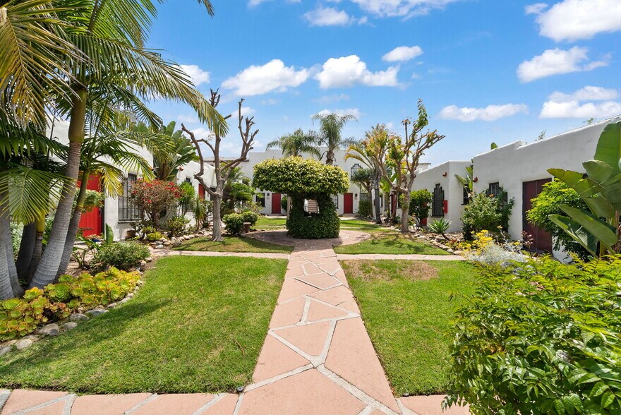 More Photos Of 3933-3945 Hamilton St, San Diego Apartments For Sale