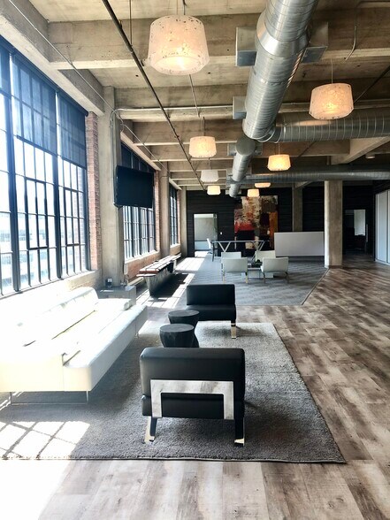 More Photos Of 224-246 E Chicago St, Milwaukee Loft Creative Space For Lease