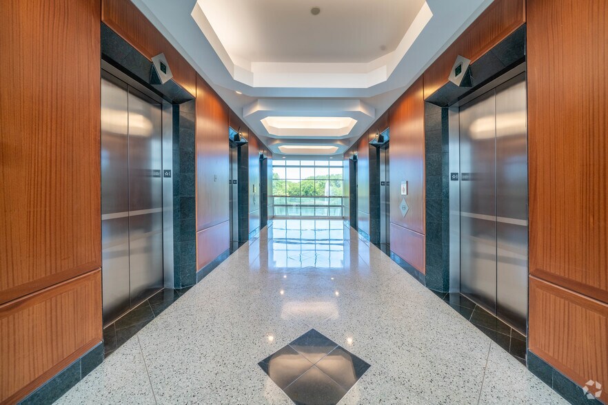 More Photos Of 505 N Highway 169, Plymouth Office For Lease