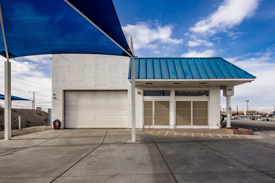 More Photos Of 951 Lake Havasu Ave N, Lake Havasu City Showroom For Sale