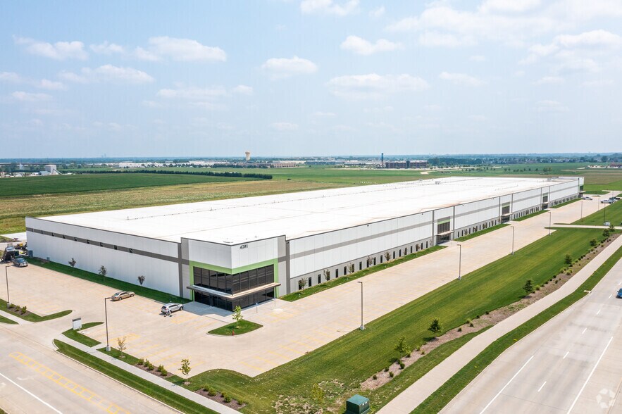 More Photos Of 4201 S James St, Grimes Warehouse For Lease