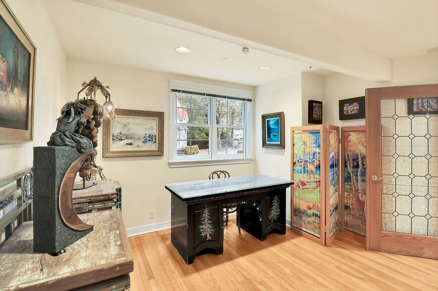 More Photos Of 42837 McKenzie Hwy, Leaburg Freestanding For Sale