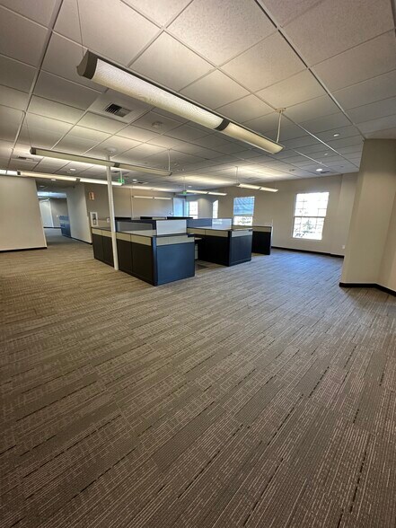 More Photos Of 950 E Blanco Rd, Salinas Office For Lease