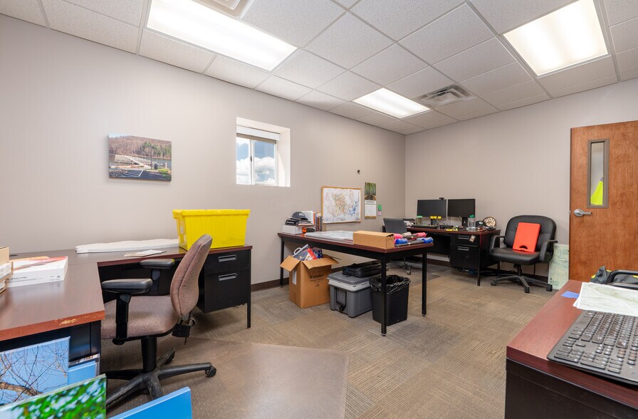 More Photos Of 2050 Reiser Ave SE, New Philadelphia Warehouse For Sale