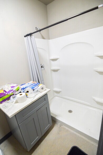 More Photos Of 10930 Gabriels Pl, San Antonio Showroom For Sale