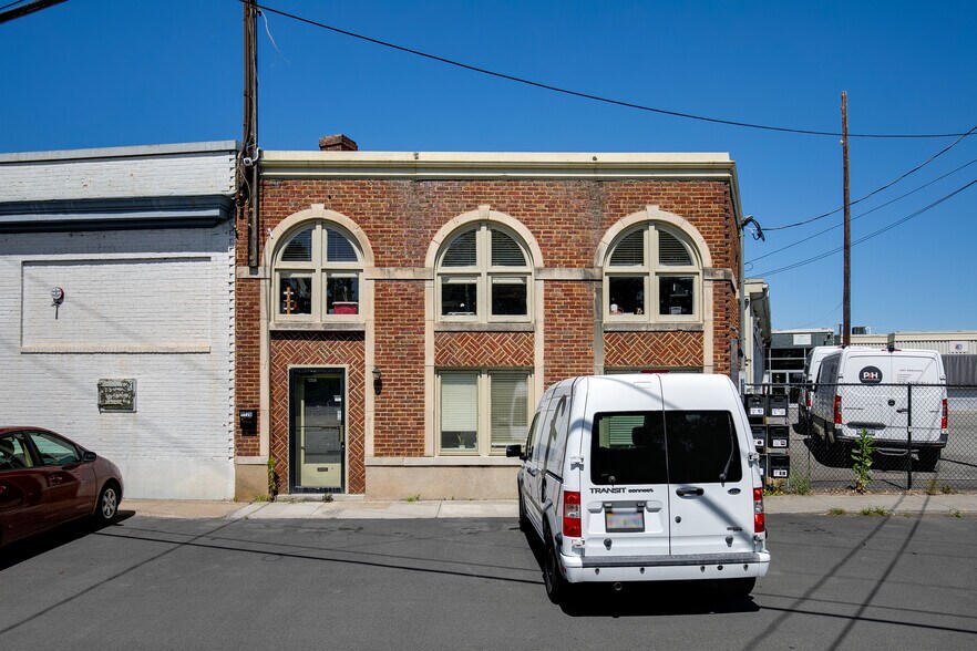More Photos Of 1726 Altamont Ave, Richmond Warehouse For Lease