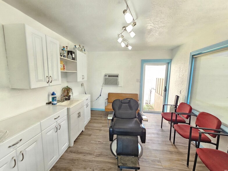 More Photos Of 406 W Church St, Carlsbad Freestanding For Lease