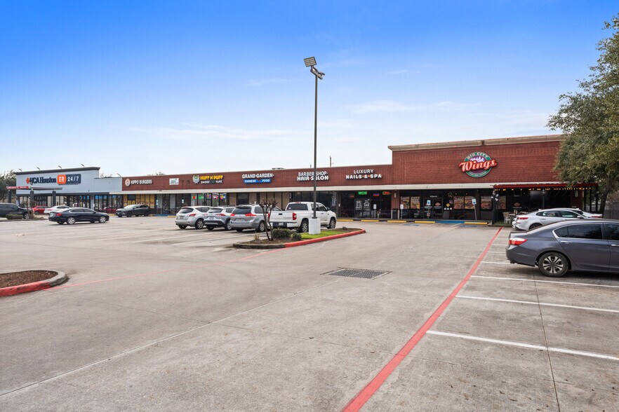 More Photos Of 5324 Atascocita Rd, Humble Storefront For Sale