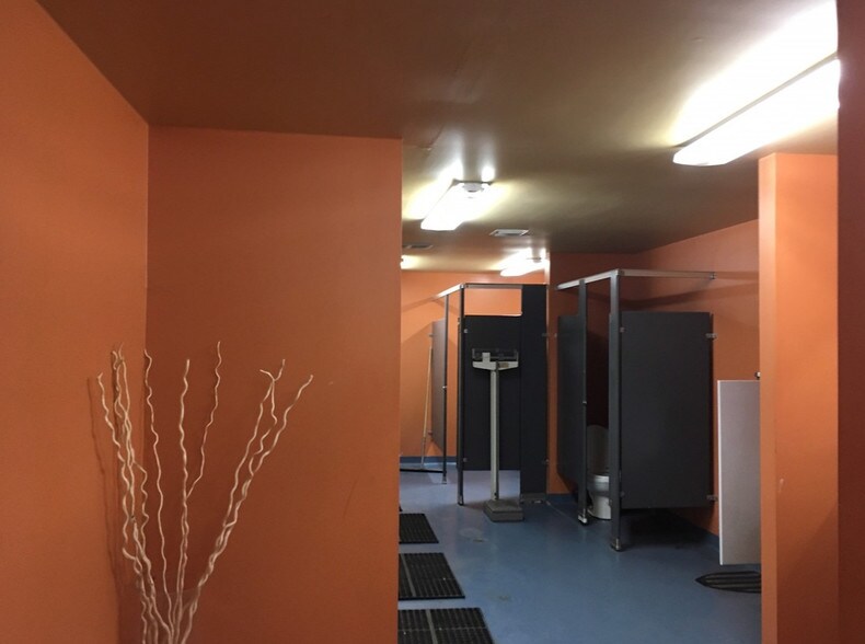 More Photos Of 105 Warwick St, Lititz Freestanding For Sale