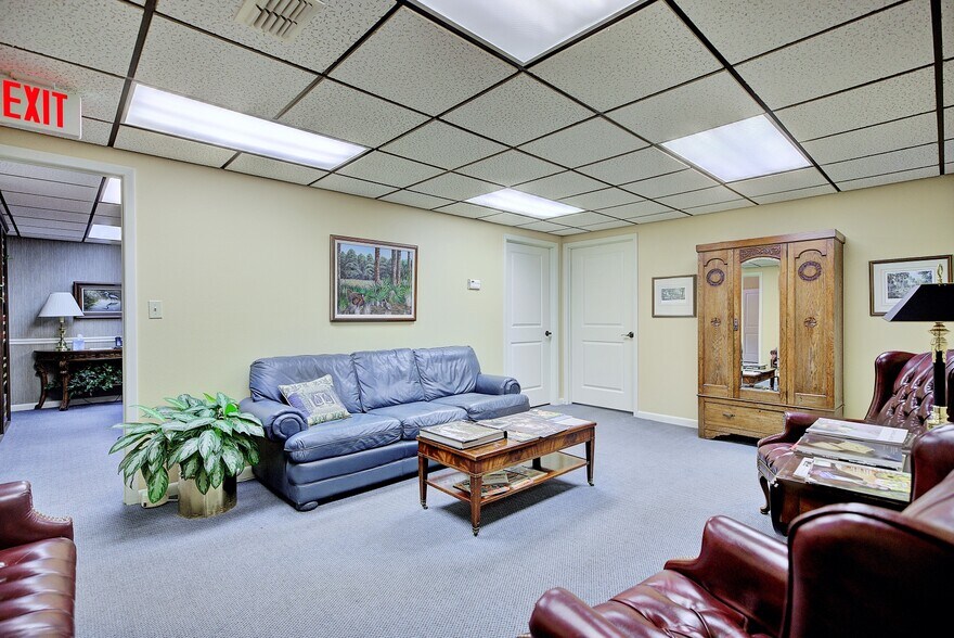 More Photos Of 4927 Southfork Dr, Lakeland Office For Sale