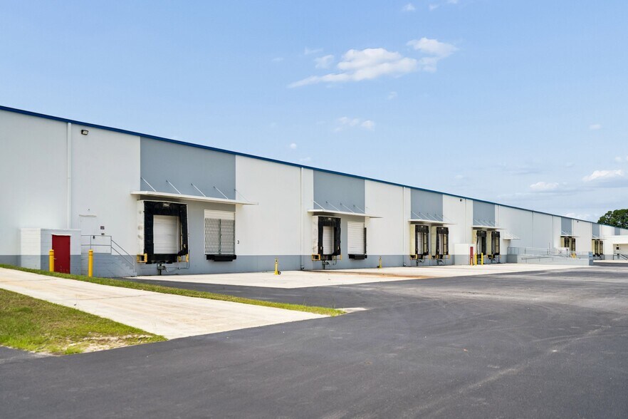 More Photos Of 5801 N Rhett Ave, Hanahan Warehouse For Lease