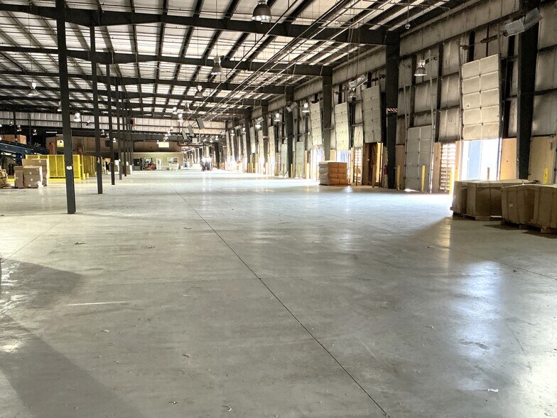 More Photos Of 3301 Adams Farm Rd, Belden Distribution For Lease