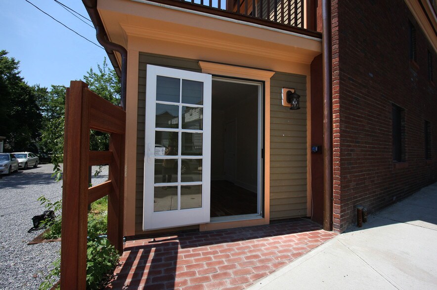 More Photos Of 3 Kemble Ave, Cold Spring General Retail For Lease