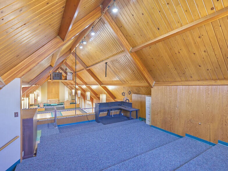 More Photos Of 410 1st St N, Winsted Office For Sale