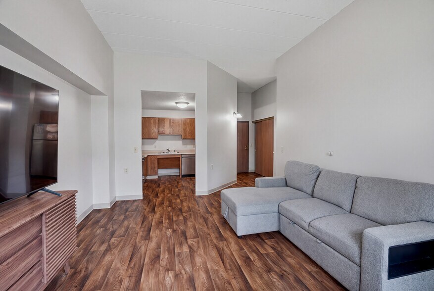 More Photos Of 985 Ivy Ave E, Saint Paul Apartments For Sale