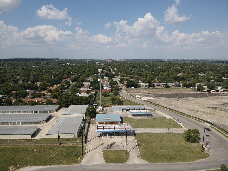 More Photos Of 7407 Glen Mont Dr, San Antonio Freestanding For Lease