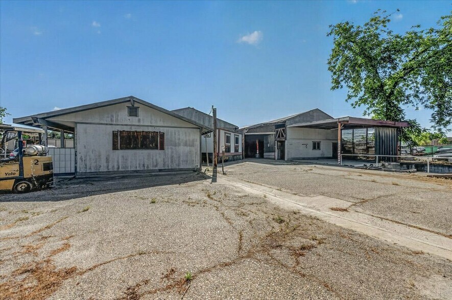 More Photos Of 708 N Pleasant Ave, Fresno Warehouse For Sale