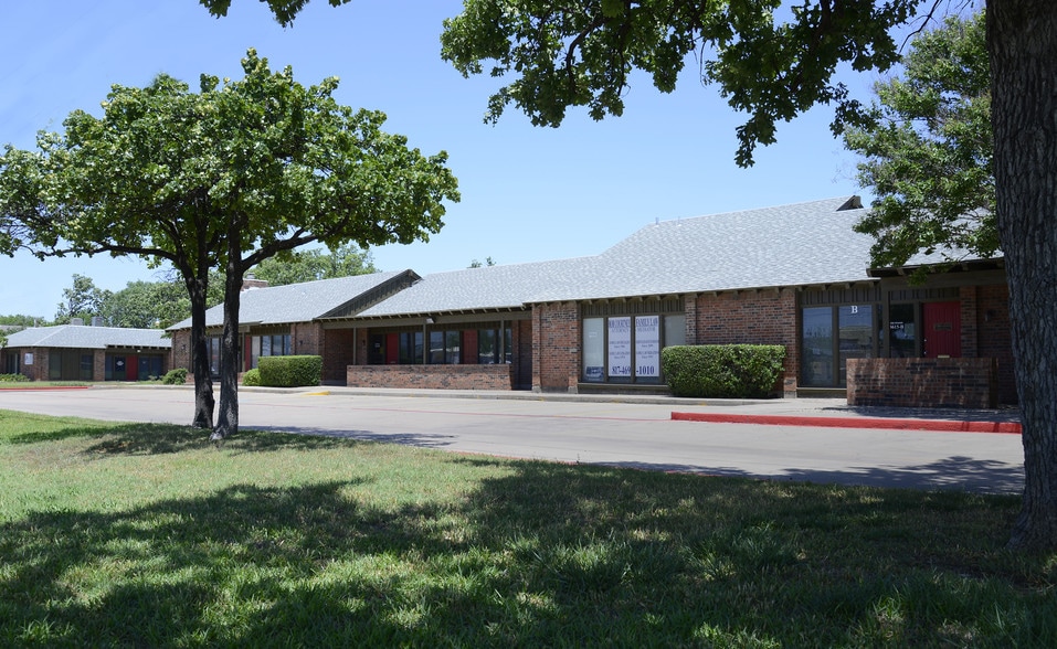 More Photos Of 3603-3617 W Pioneer Pky, Arlington Office For Lease