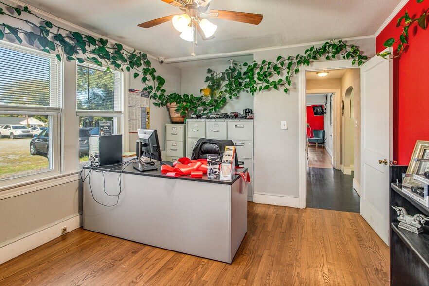 More Photos Of 103 Pegram Ln, Fredericksburg General Retail For Sale