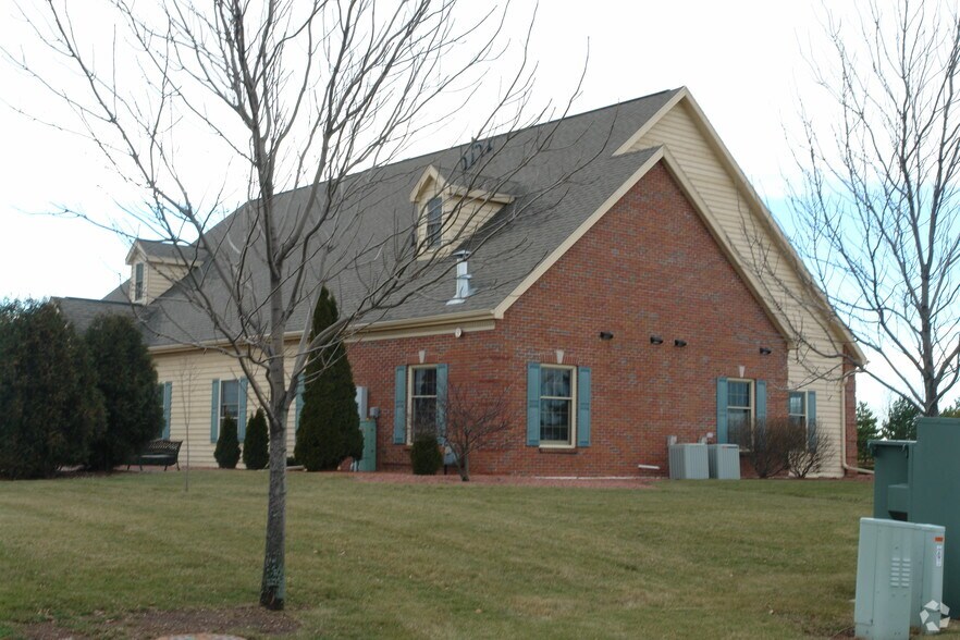 More Photos Of 2490 Enterprise Dr, Oshkosh Office For Sale