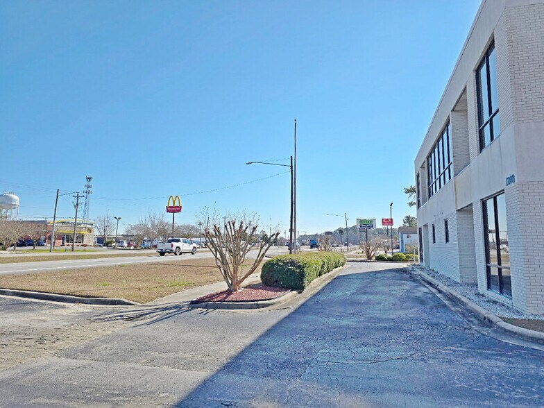 More Photos Of 1208 E Main St, Havelock Office For Sale