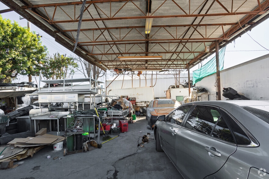 More Photos Of 2035 W 15th St, Long Beach Office For Sale