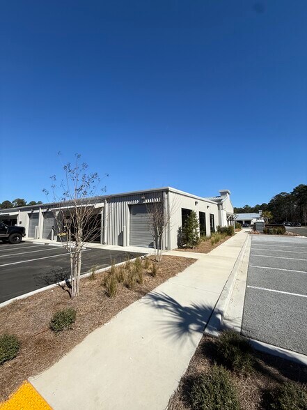 More Photos Of 11 Buckhead Bay Rd, Bluffton Flex For Lease