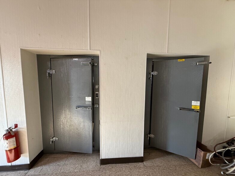 More Photos Of 304 S Obannon St, Raymond Fast Food For Lease