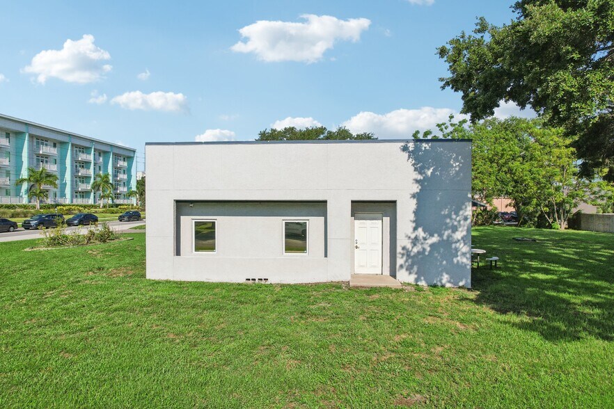 More Photos Of 3209 30th Ave S, Saint Petersburg Office For Sale