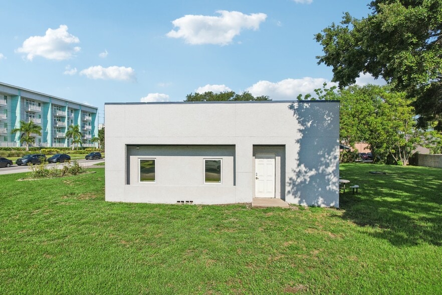 More Photos Of 3209 30th Ave S, Saint Petersburg Office For Lease
