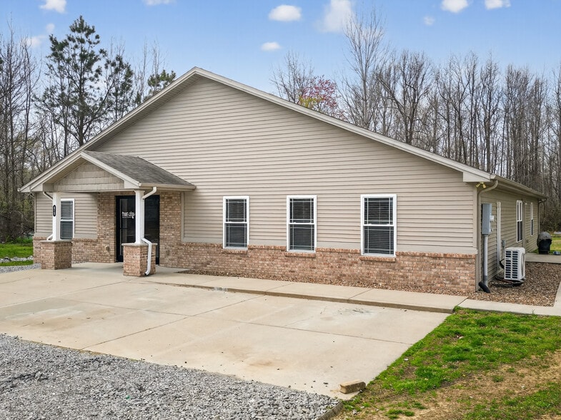 More Photos Of 615 S 2nd St, Central City Specialty For Sale