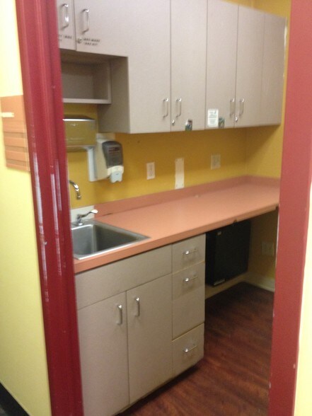 More Photos Of 941 Burke Ave, Bronx Office For Sale