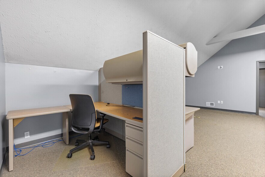 More Photos Of 1450 E Ridge Rd, Rochester Freestanding For Sale