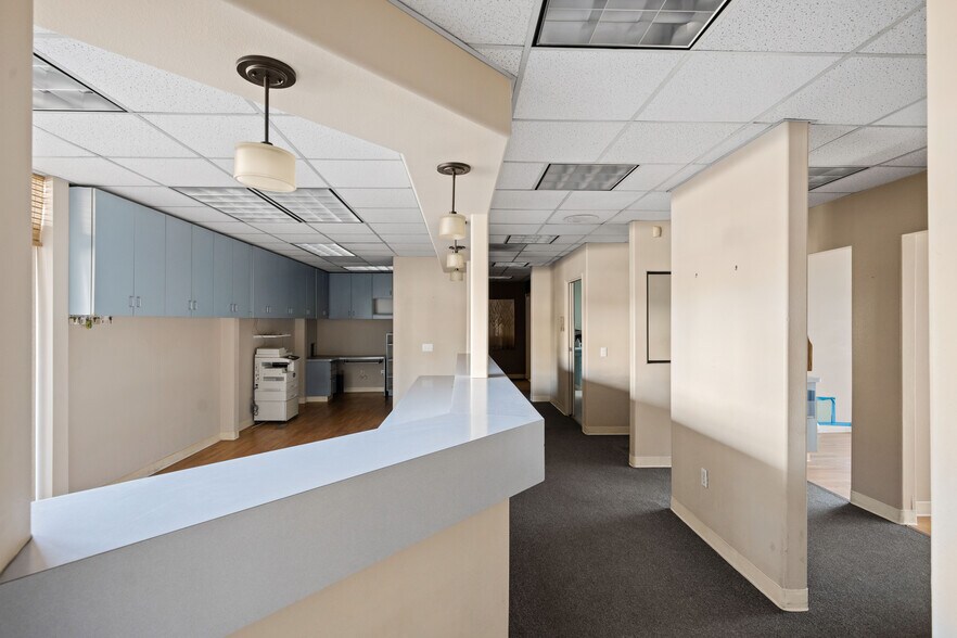More Photos Of 903 N San Fernando Blvd, Burbank Storefront Retail Office For Sale