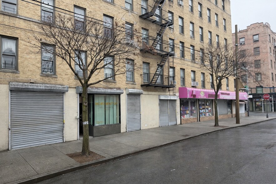 More Photos Of 2501 Tratman Ave, Bronx Apartments For Lease