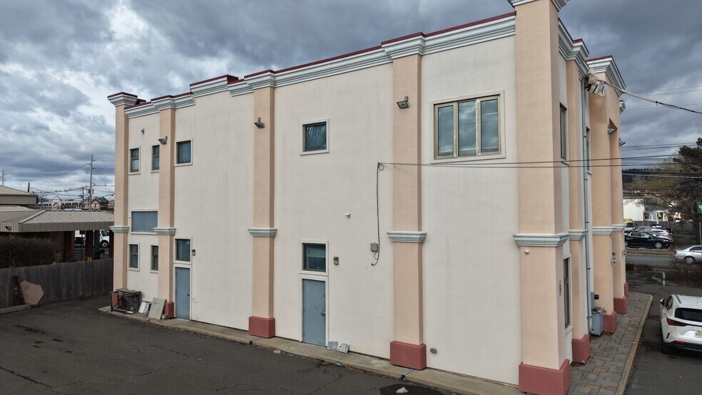More Photos Of 454-460 W Union Ave, Bound Brook Freestanding For Sale