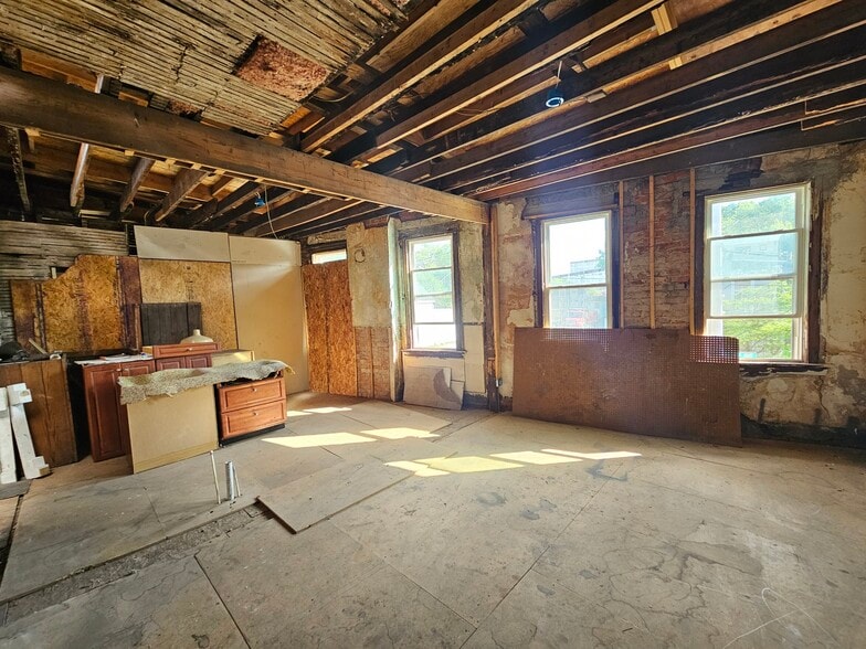 More Photos Of 5700 Highland Ave, Cincinnati Storefront Retail Residential For Sale